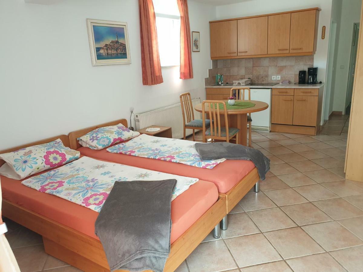 Apartmenthaus Fa Rovinj Extérieur photo