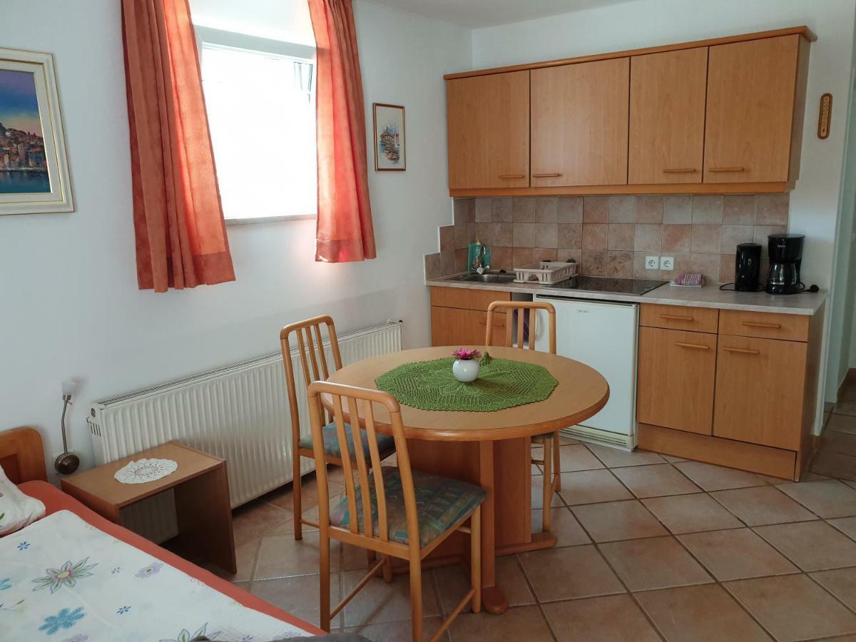 Apartmenthaus Fa Rovinj Extérieur photo